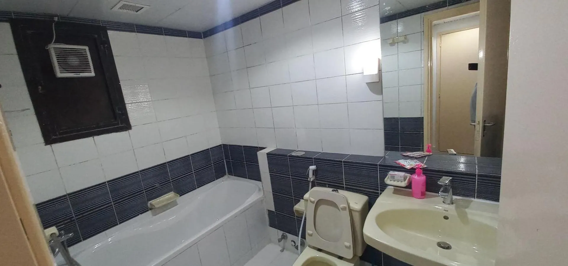 Homestay Dos #Family Room Away Fr0M Home Abu Dhabi United Arab Emirates