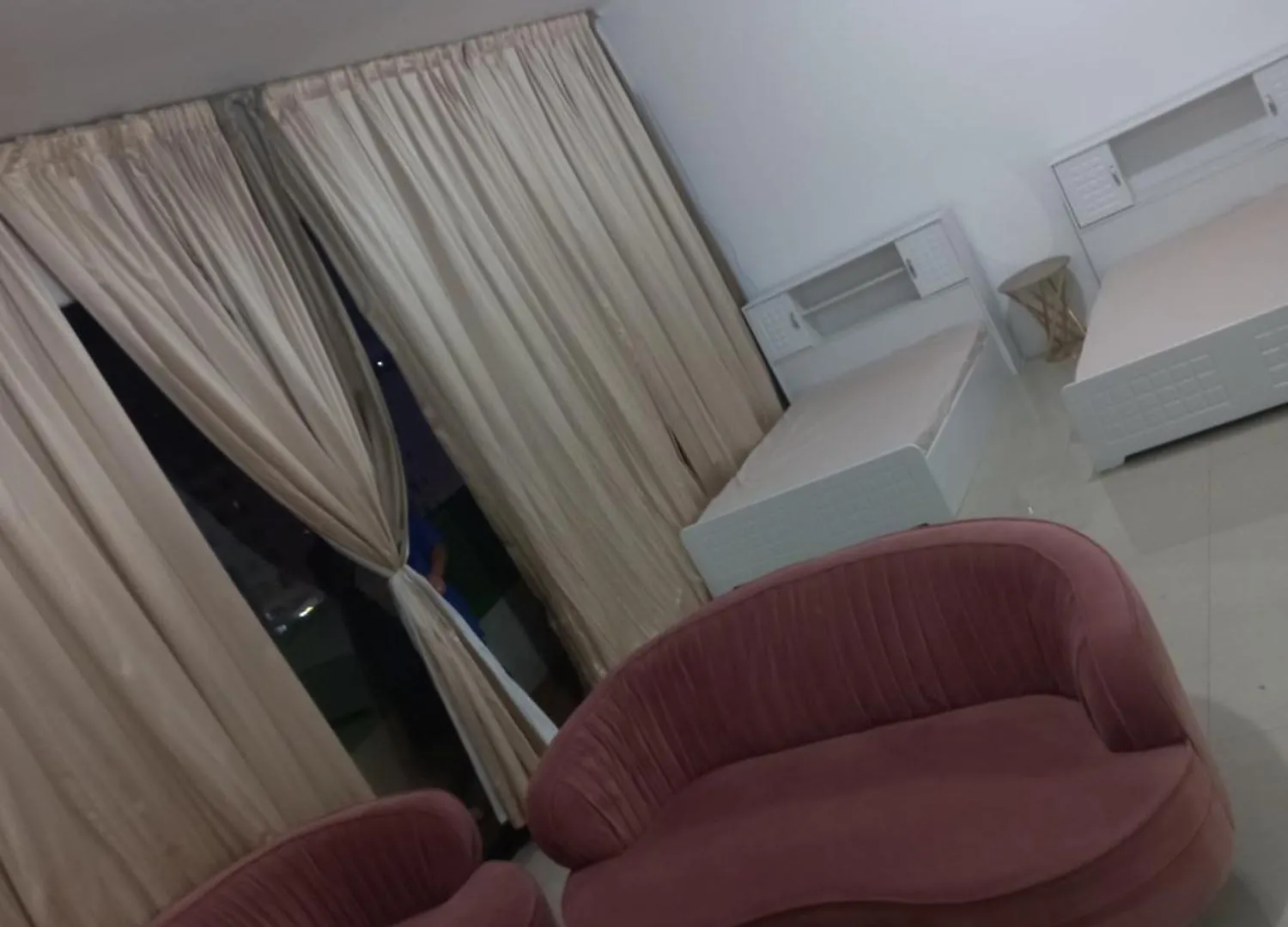 Dos #Family Room Away Fr0M Home Abu Dhabi 0*,